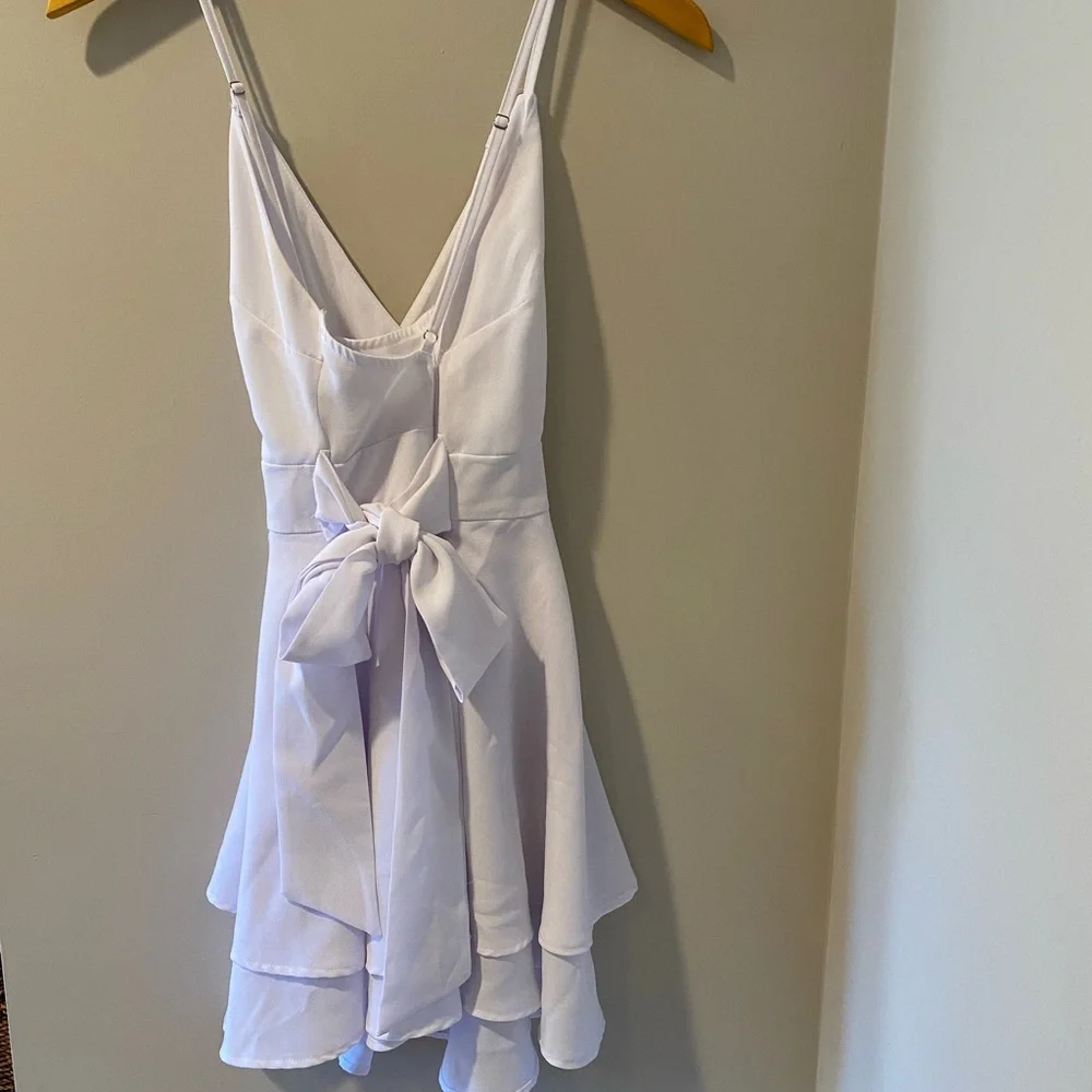 Elegant White Sleeveless Dress - Picture 3 of 5